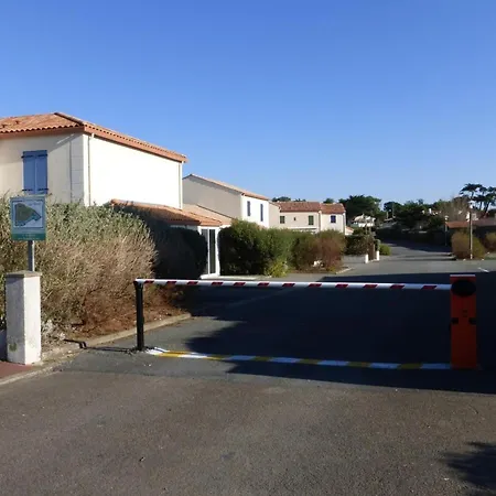 Tatil Evi Maison A 100m De La Avec Piscine, 4 Couchages, Parking Prive, Terrasse Et Barbecue - Fr-1-224a-40 Brétignolles-sur-Mer